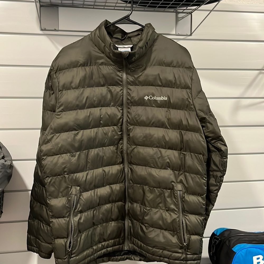 Columbia Down Jacket - Full Zip Large